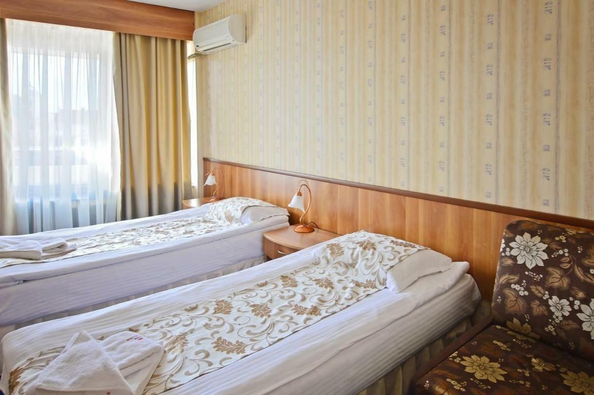 Хотел Казанлък Kültér fotó